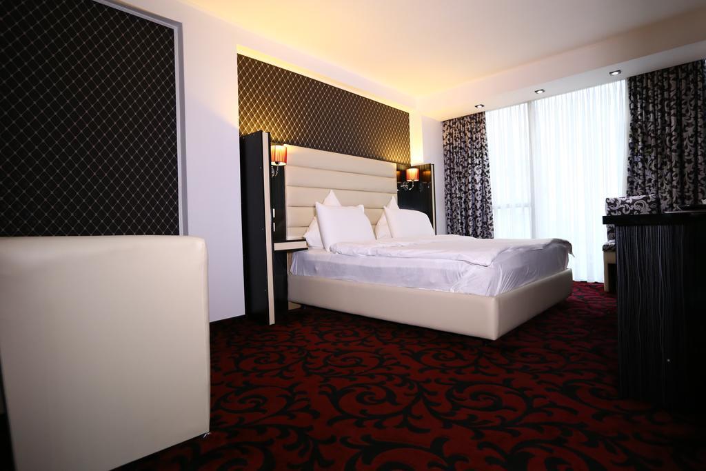 Hotel Articus Craiova Eksteriør billede