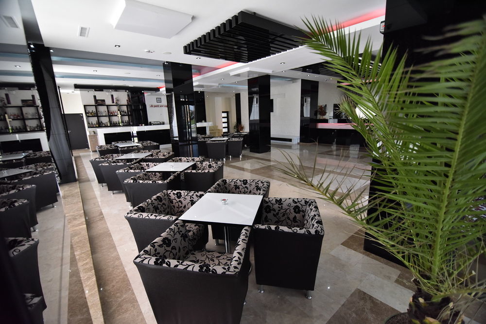 Hotel Articus Craiova Eksteriør billede