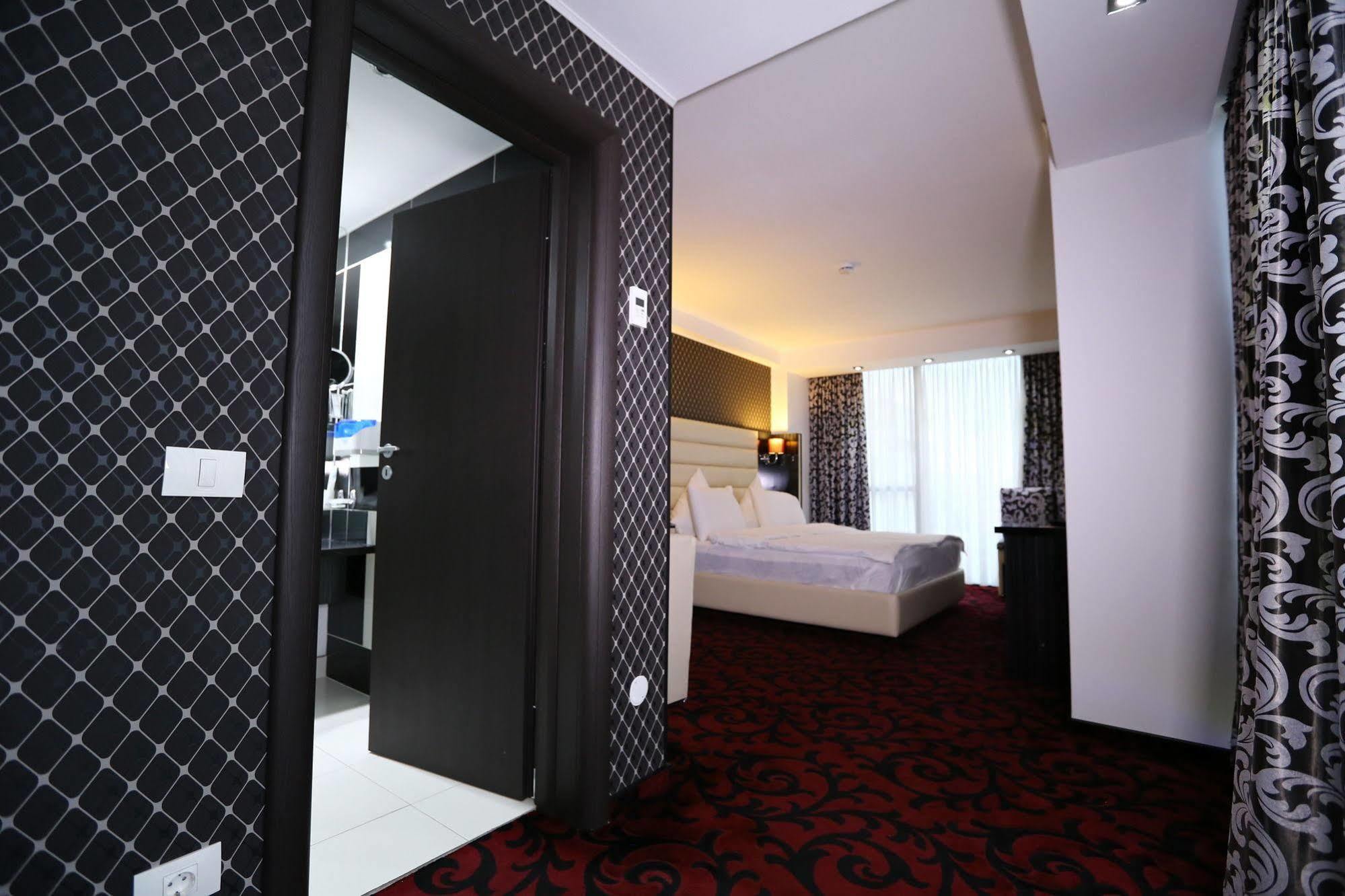 Hotel Articus Craiova Eksteriør billede