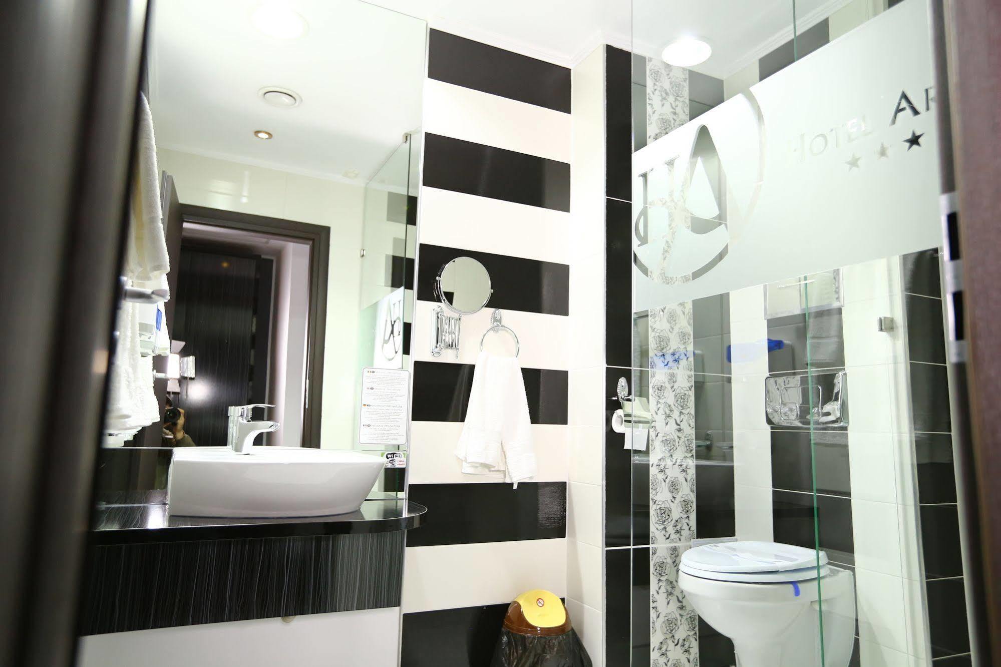 Hotel Articus Craiova Eksteriør billede