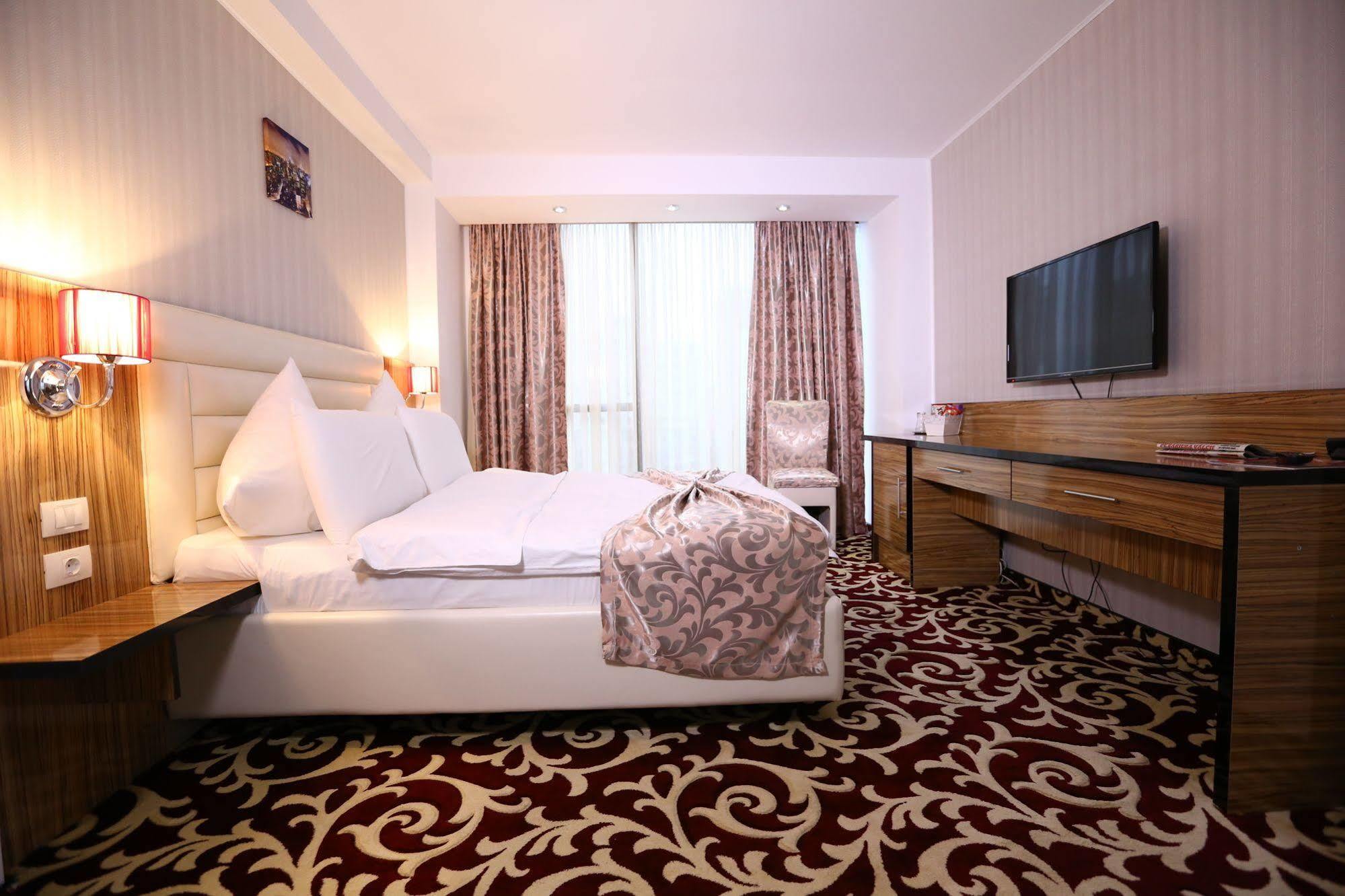 Hotel Articus Craiova Eksteriør billede