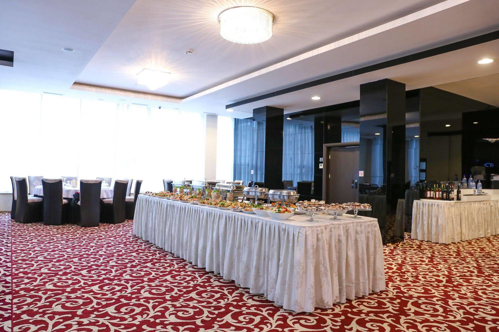 Hotel Articus Craiova Eksteriør billede