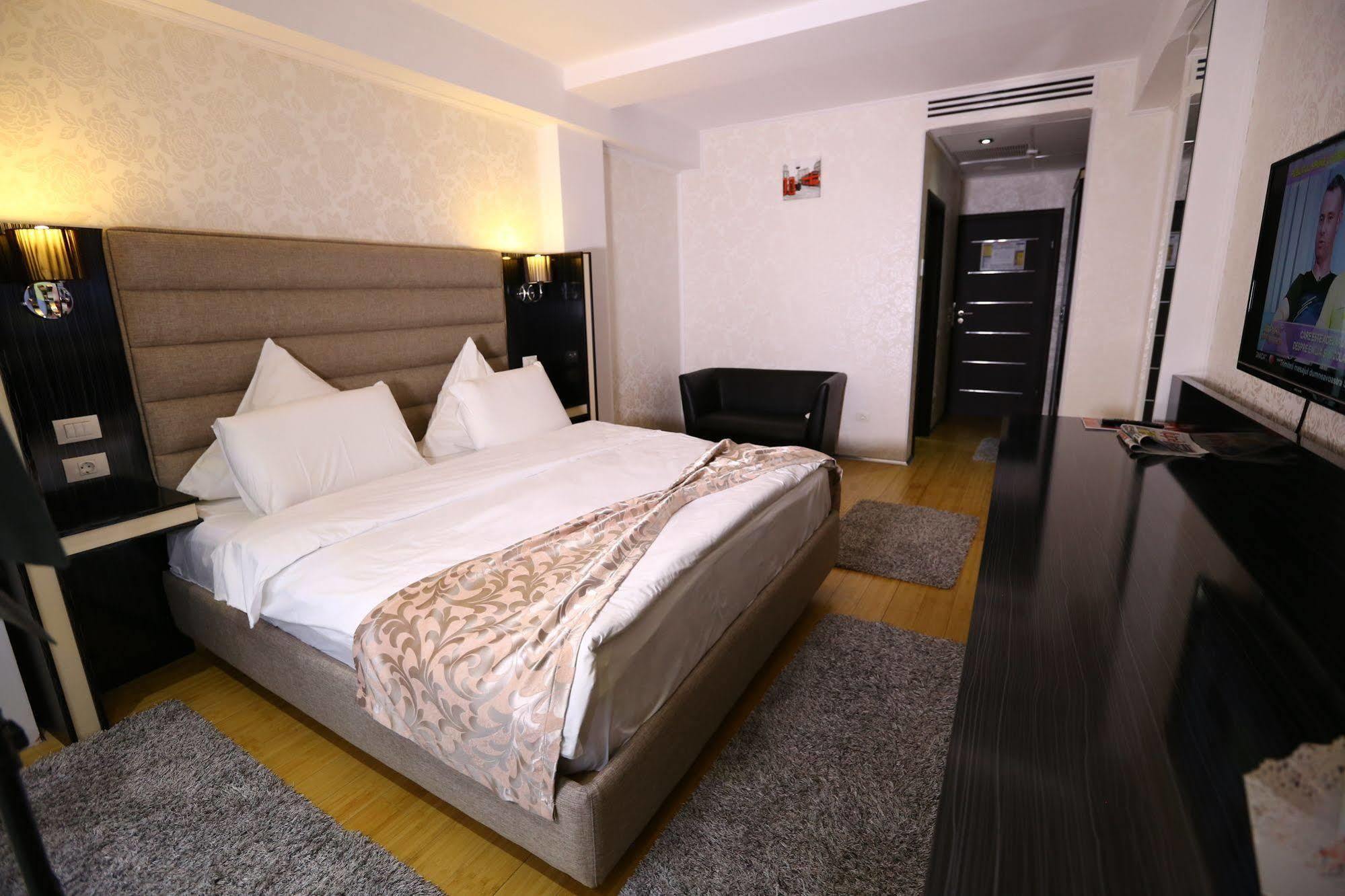 Hotel Articus Craiova Eksteriør billede