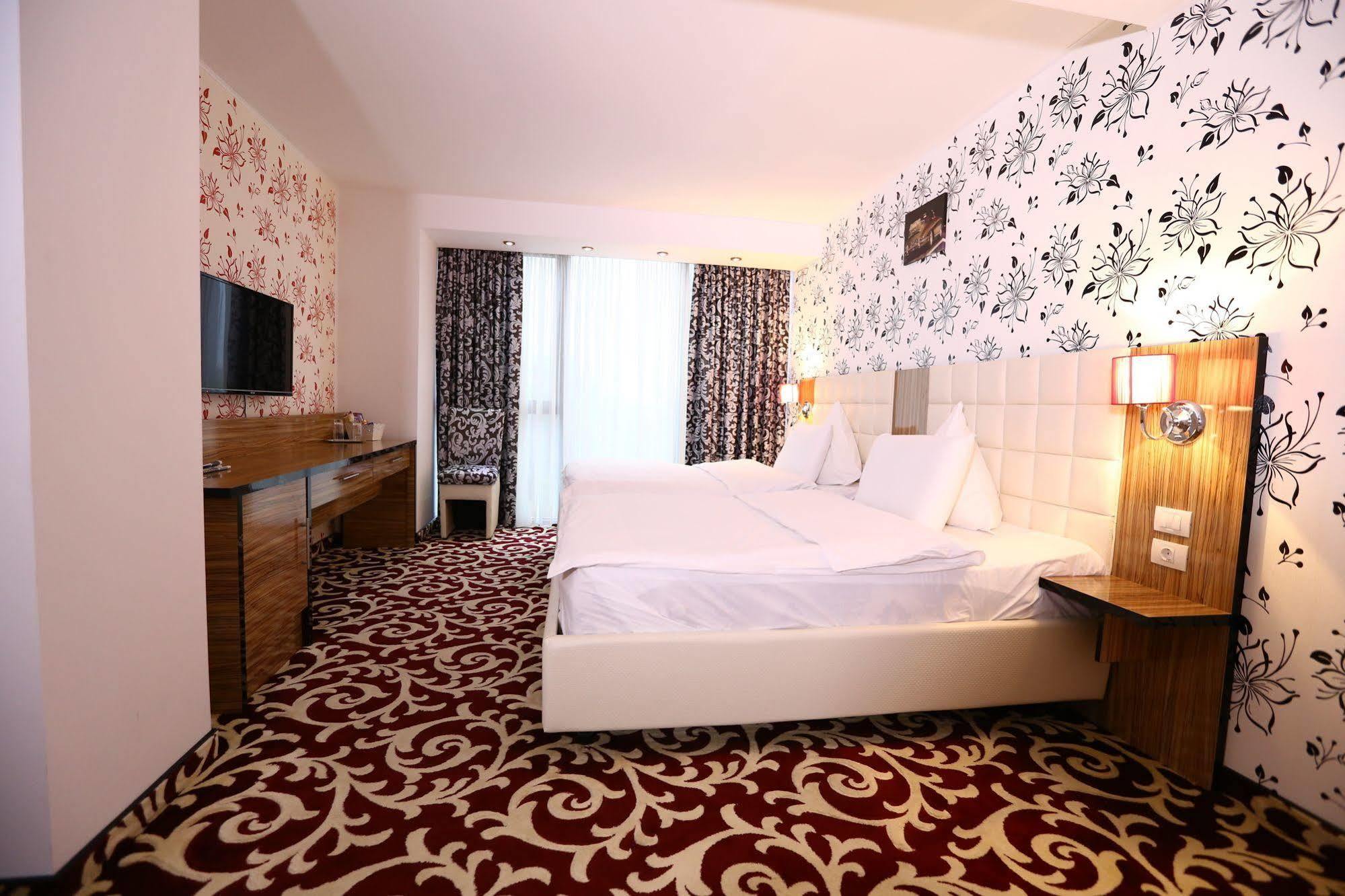 Hotel Articus Craiova Eksteriør billede