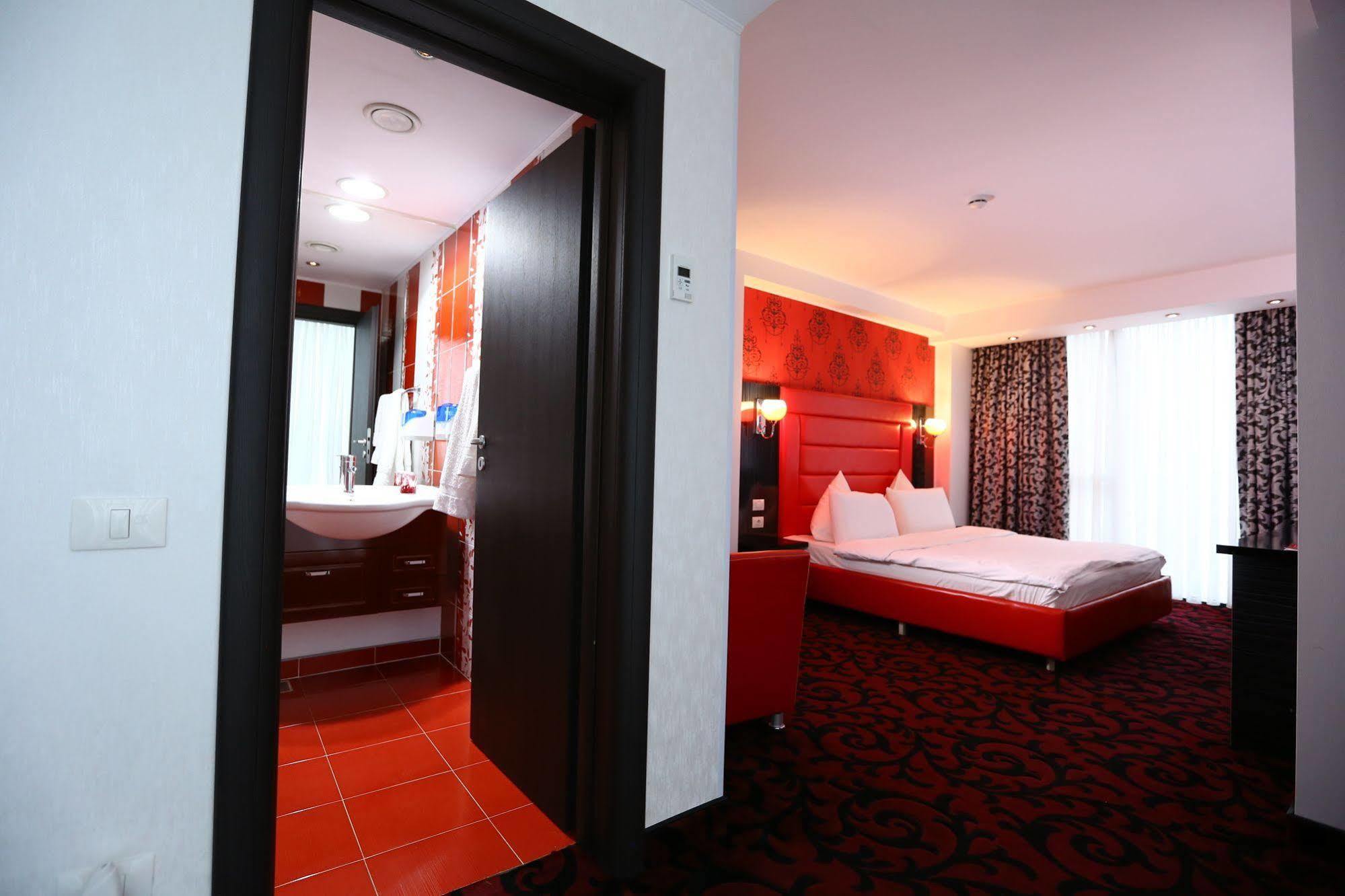 Hotel Articus Craiova Eksteriør billede