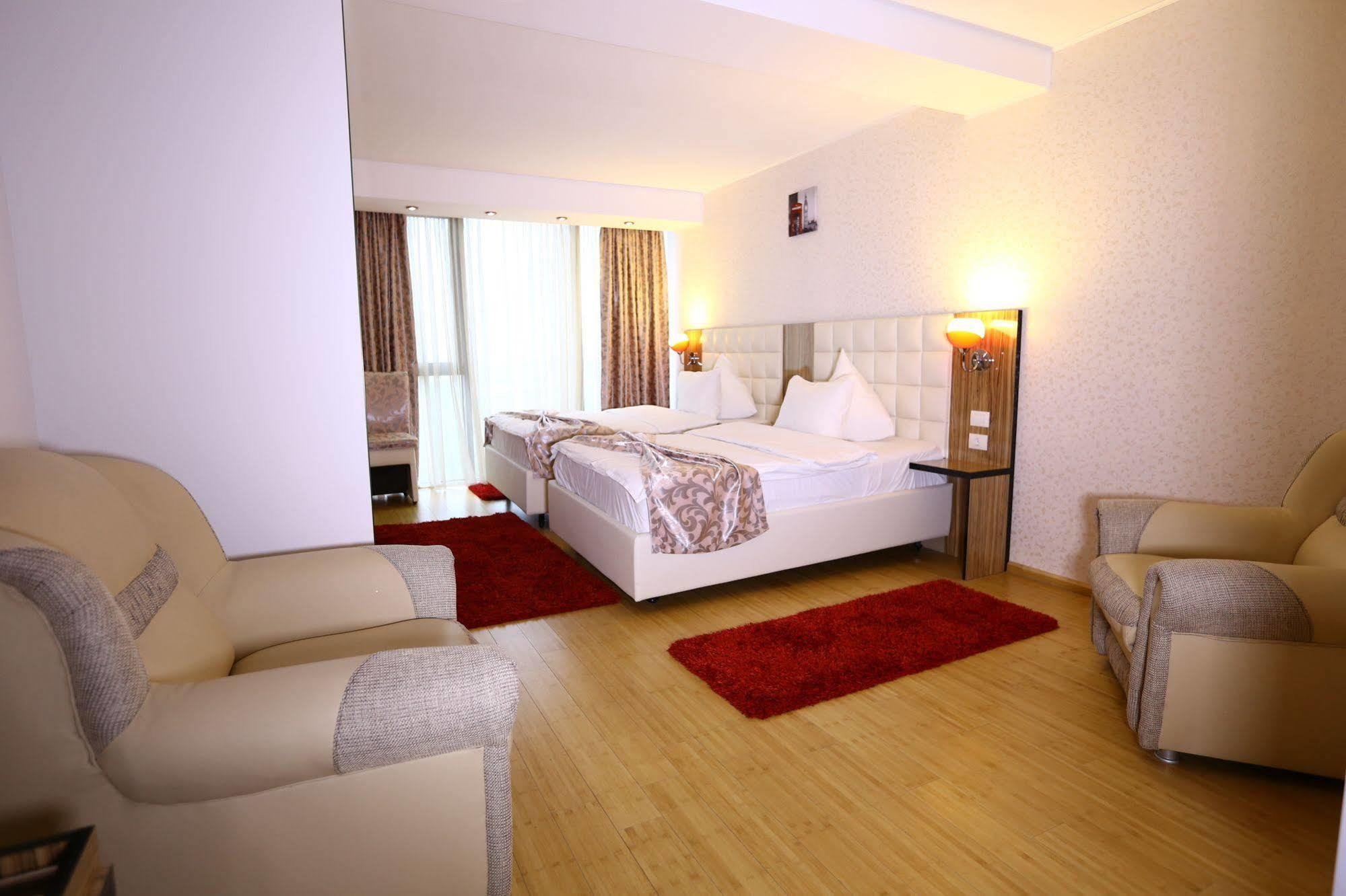 Hotel Articus Craiova Eksteriør billede