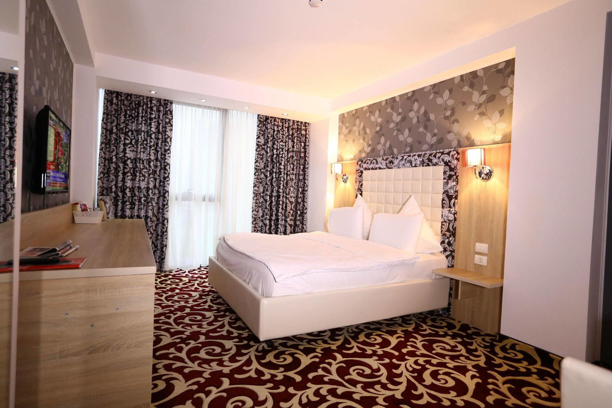 Hotel Articus Craiova Eksteriør billede
